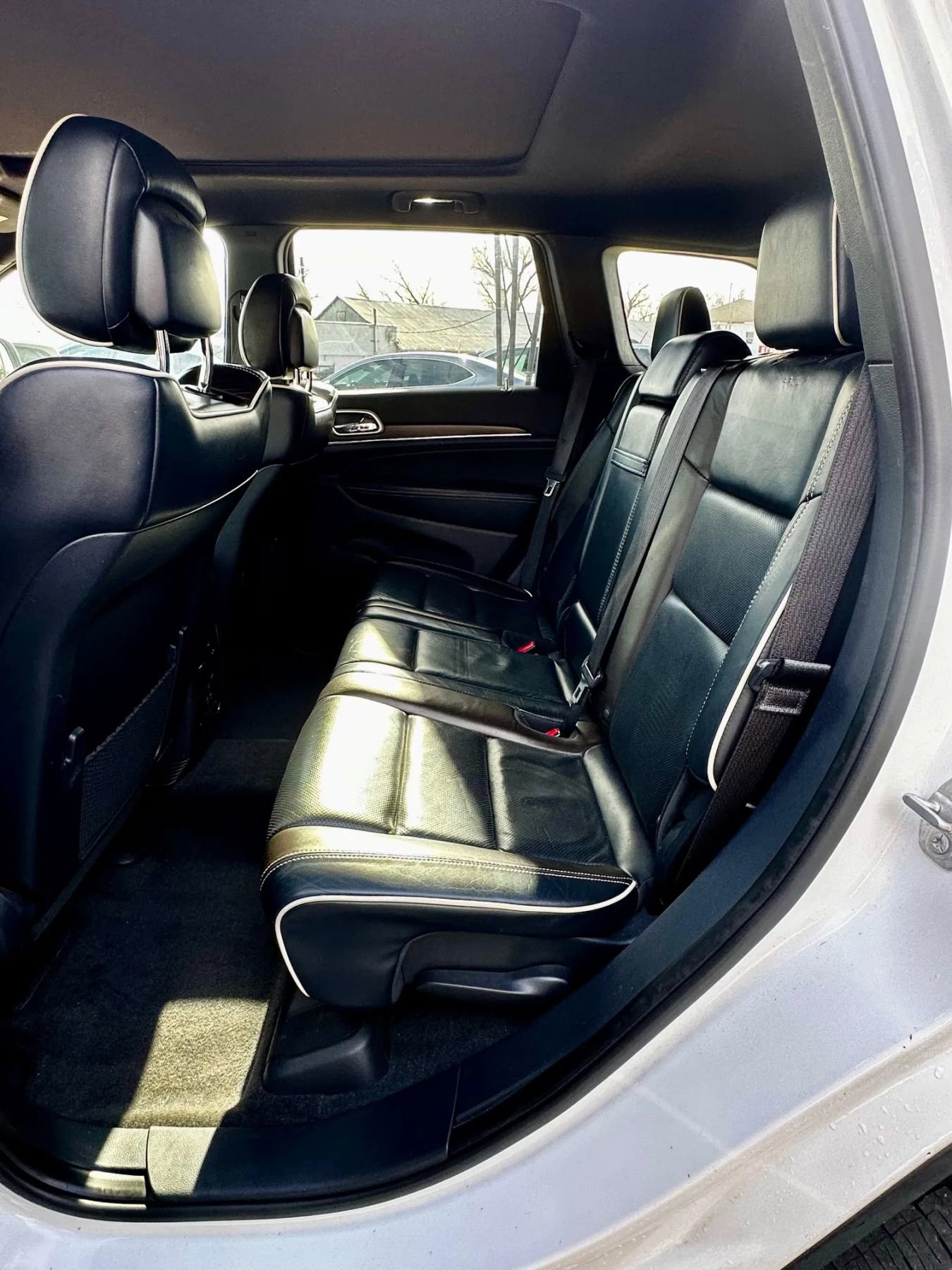 Used 2015 Jeep Grand Cherokee Overland image 11