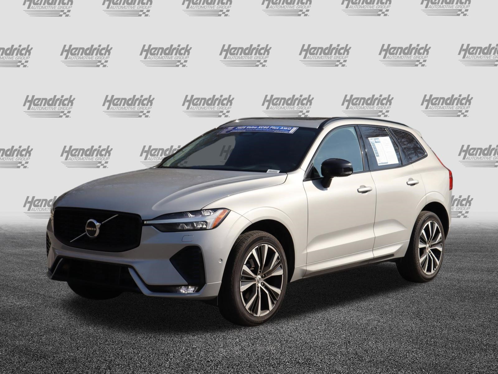 Used 2025 Volvo XC60 B5 Plus image 5
