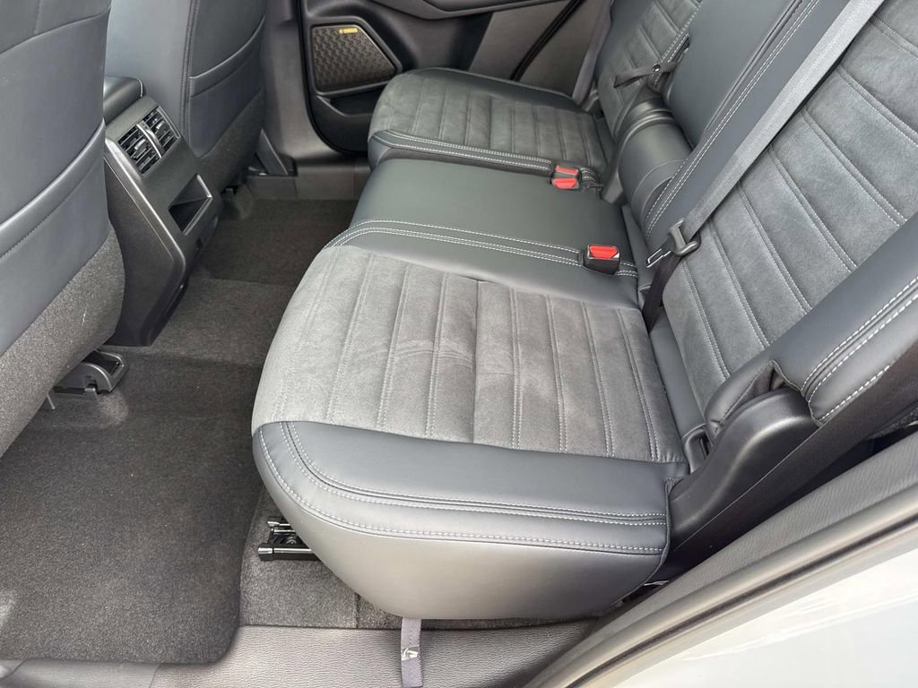 New 2026 Mitsubishi Outlander SE image 14