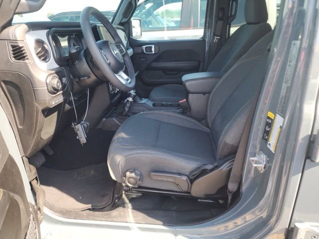 Used 2025 Jeep Wrangler Sahara 4xe image 9