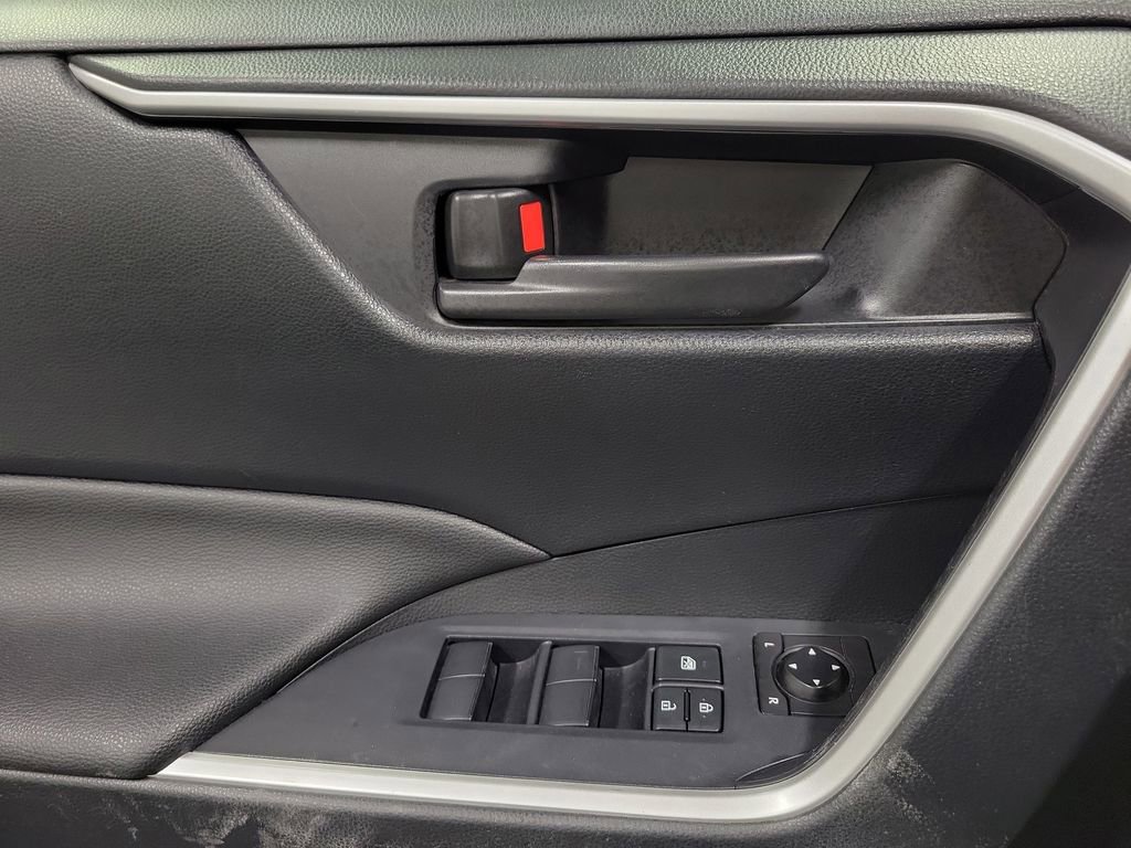 Used 2019 Toyota RAV4 LE w/ Carpet Mat Package image 19