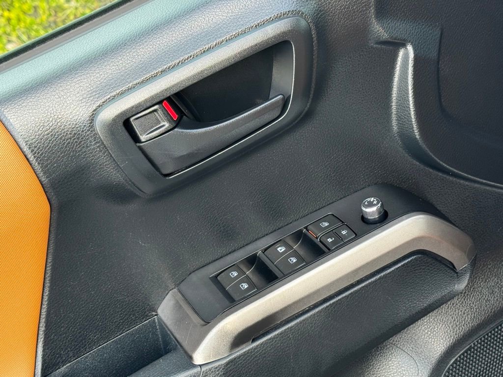 Used 2016 Toyota Tacoma SR5 w/ Towing Package image 35