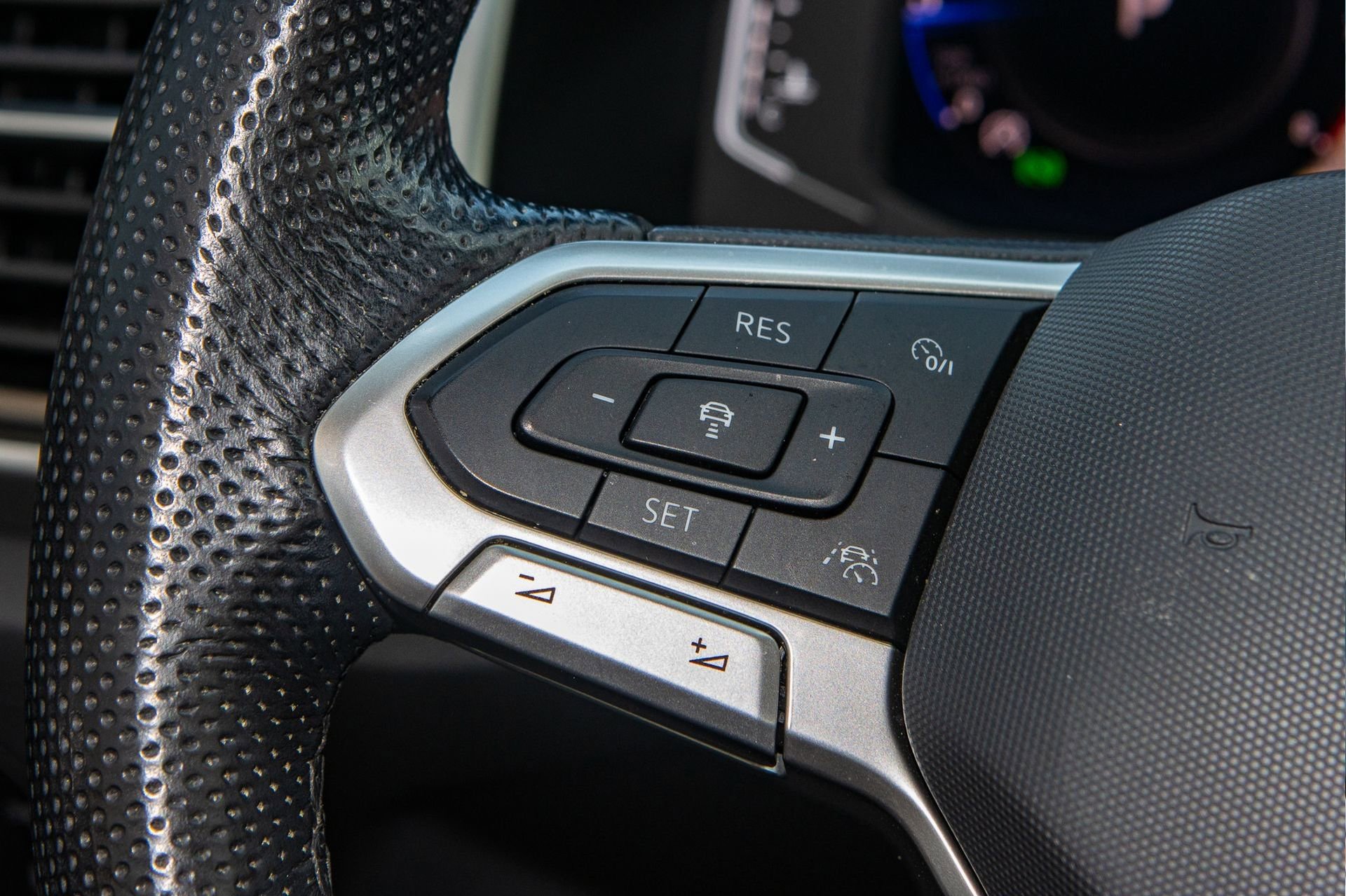 Used 2022 Volkswagen Atlas SEL Premium image 30