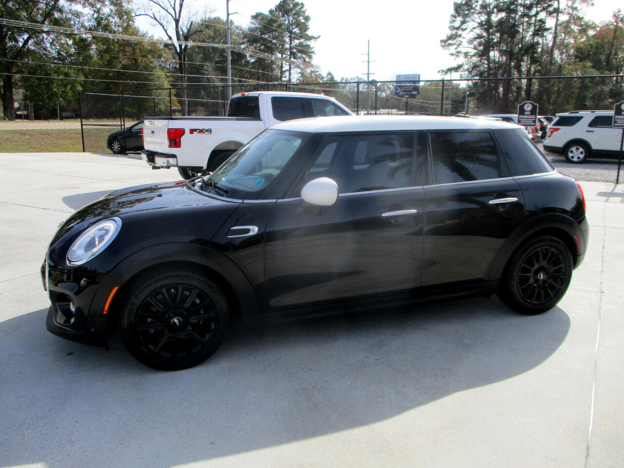 Used 2017 MINI Cooper 4-Door Hardtop image 7