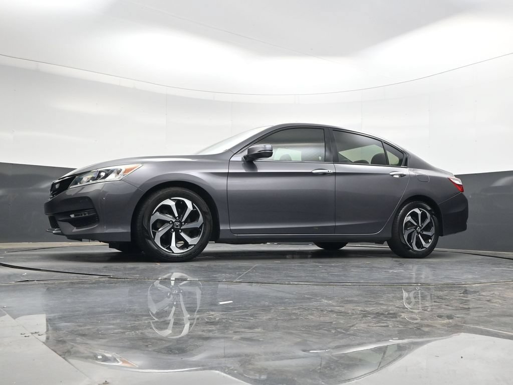 Used 2017 Honda Accord EX image 32