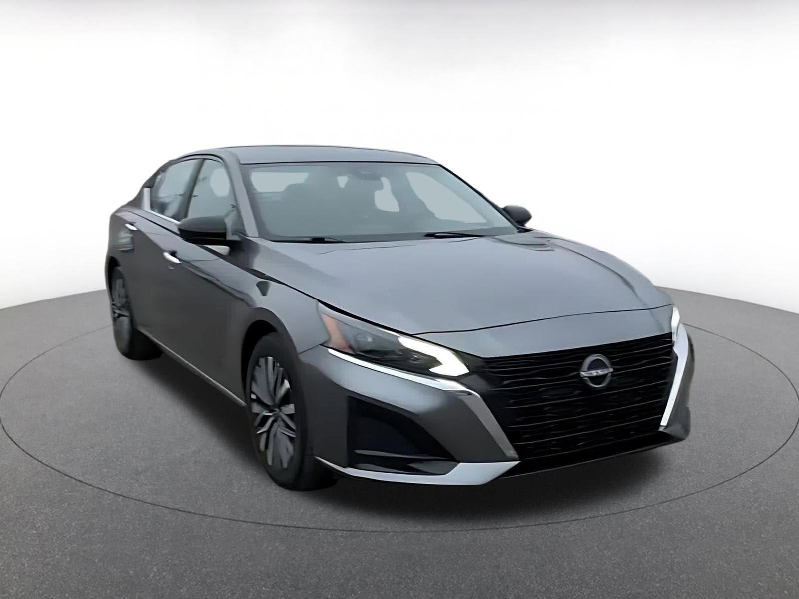 Used 2025 Nissan Altima 2.5 SV image 3