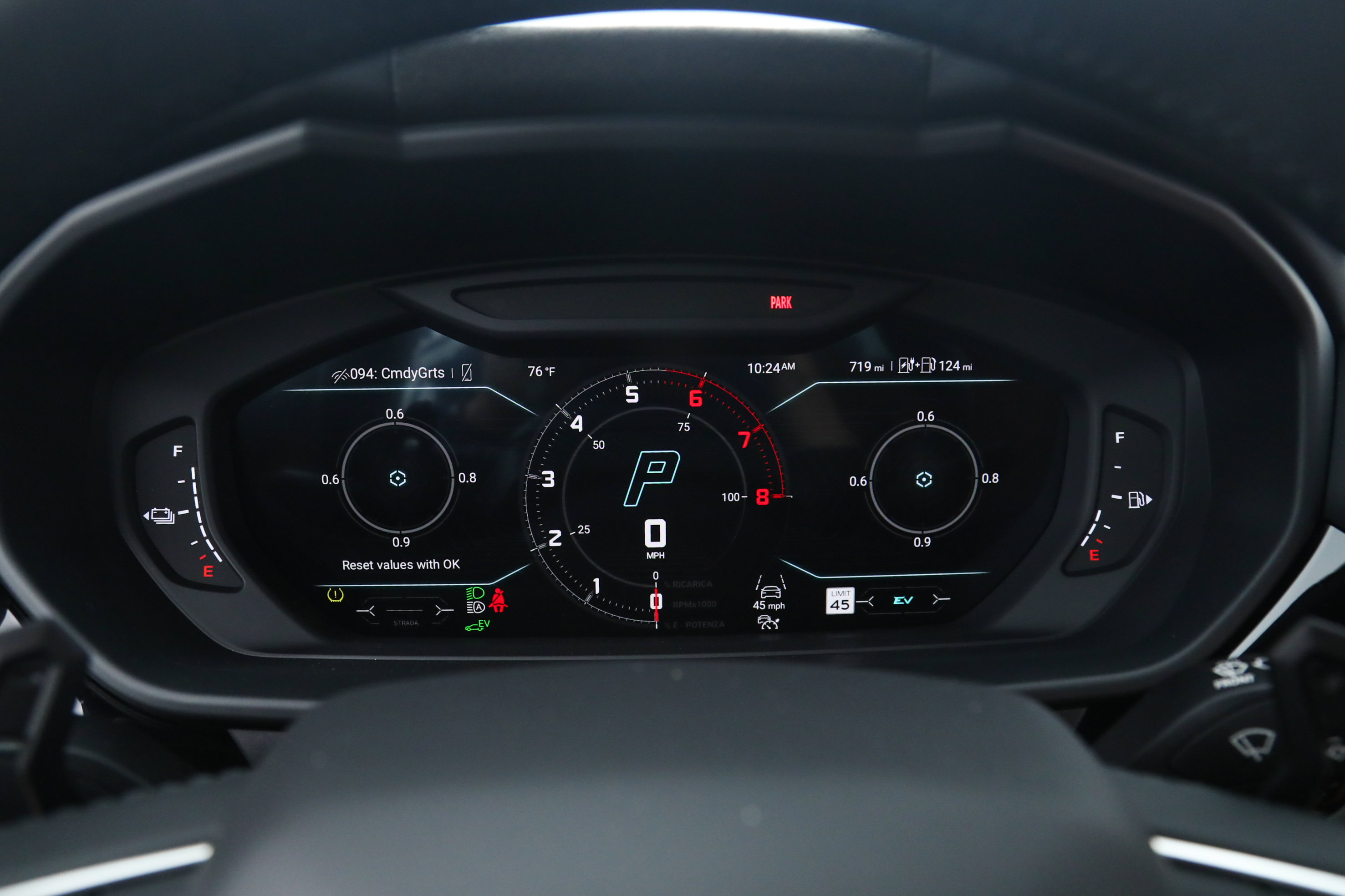 Used 2025 Lamborghini Urus SE AWD/4WD image 27