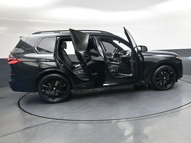 Used 2025 BMW X7 M60i AWD/4WD image 37