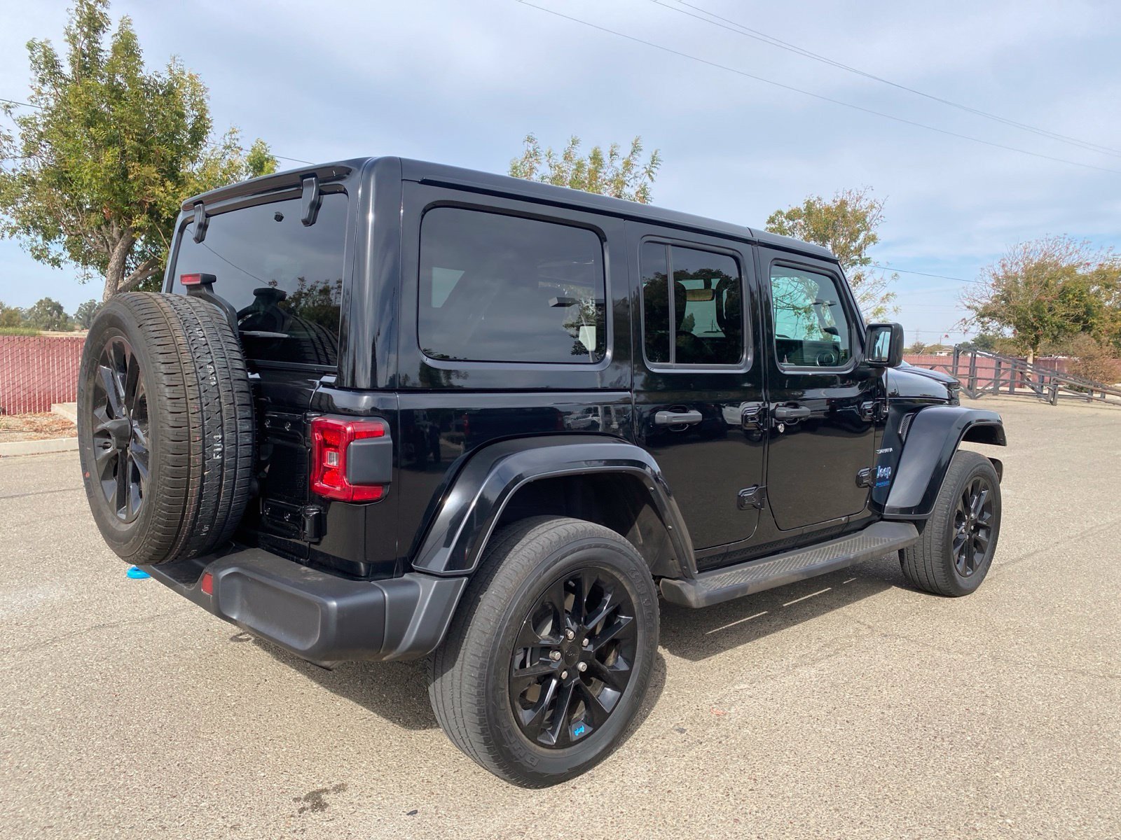 Used 2022 Jeep Wrangler Unlimited Sahara AWD/4WD image 5