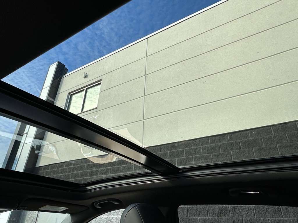 Certified 2023 Cadillac XT4 Luxury w/ Cold Weather Package image 9