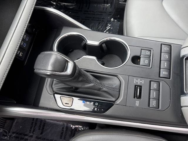 Used 2022 Toyota Highlander XLE image 24