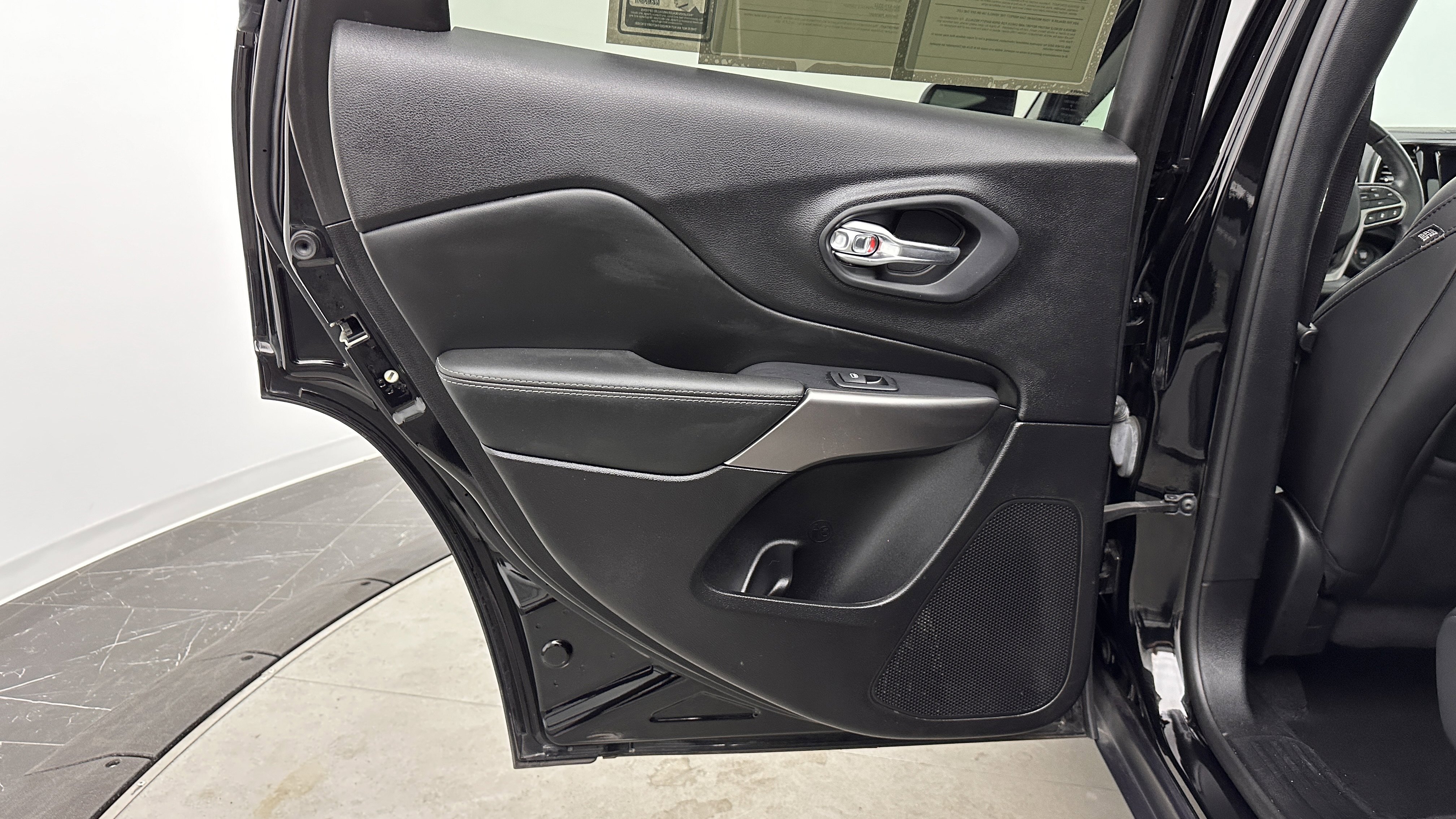 Used 2021 Jeep Cherokee Limited FWD image 26