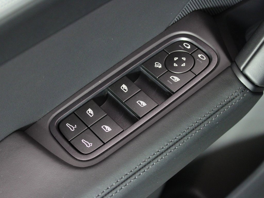 Certified 2025 Porsche Cayenne Coupe image 16