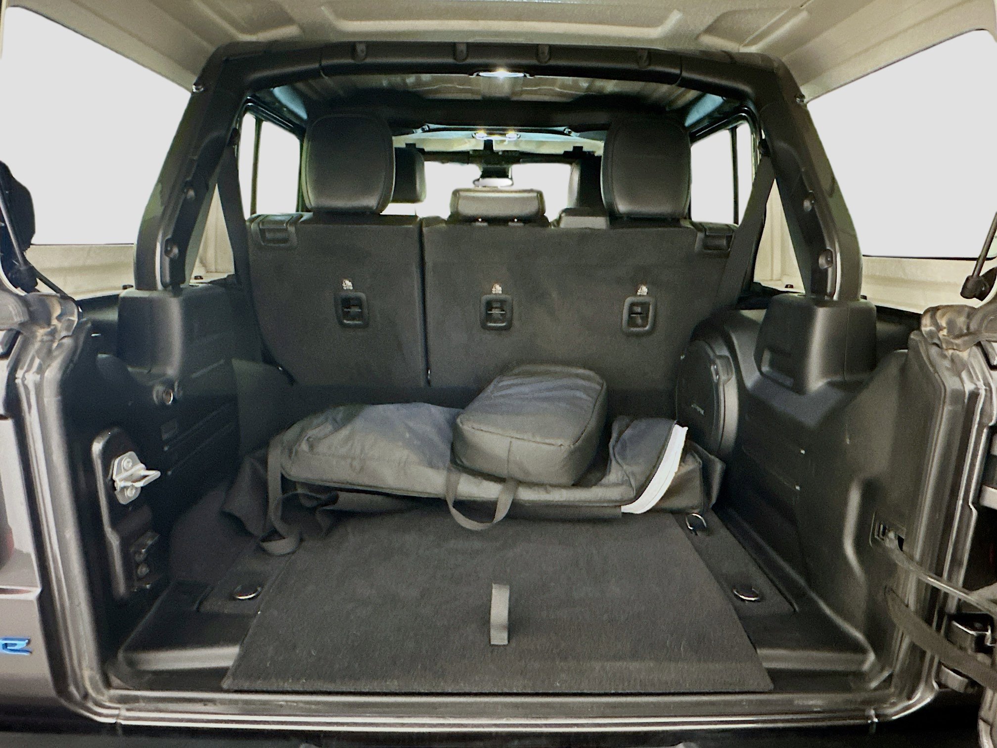 Used 2021 Jeep Wrangler Unlimited Rubicon 4xe w/ Steel Bumper Group image 30