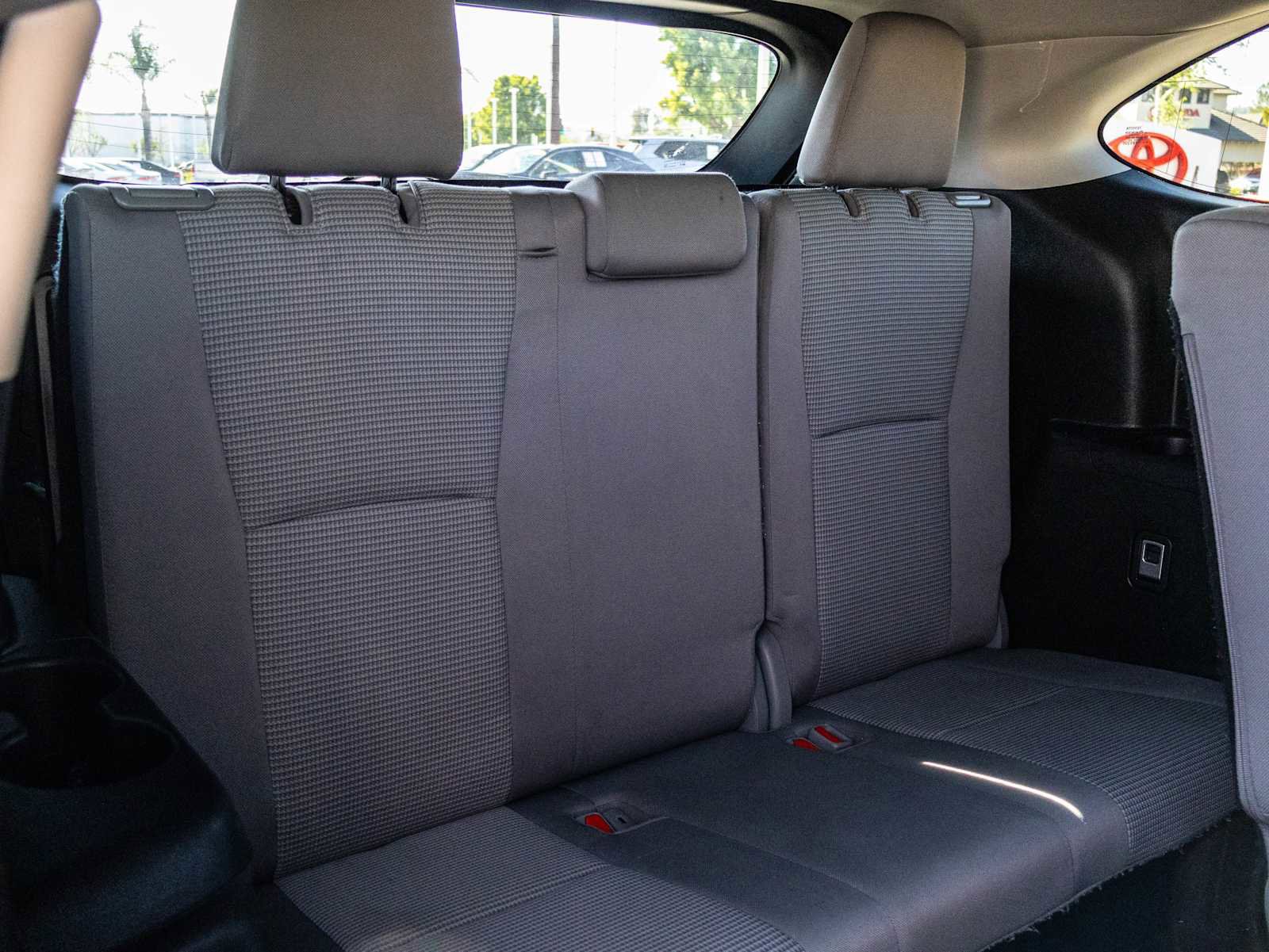 Used 2022 Toyota Highlander LE FWD image 18