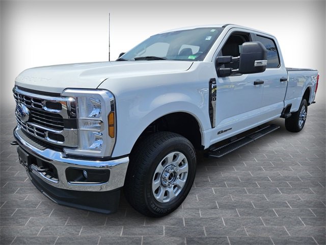 Used 2024 Ford F350 XLT image 3