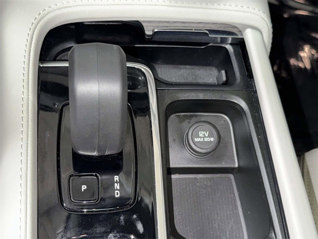 Used 2024 Volvo XC90 B6 Plus w/ Protection Package Premier image 24
