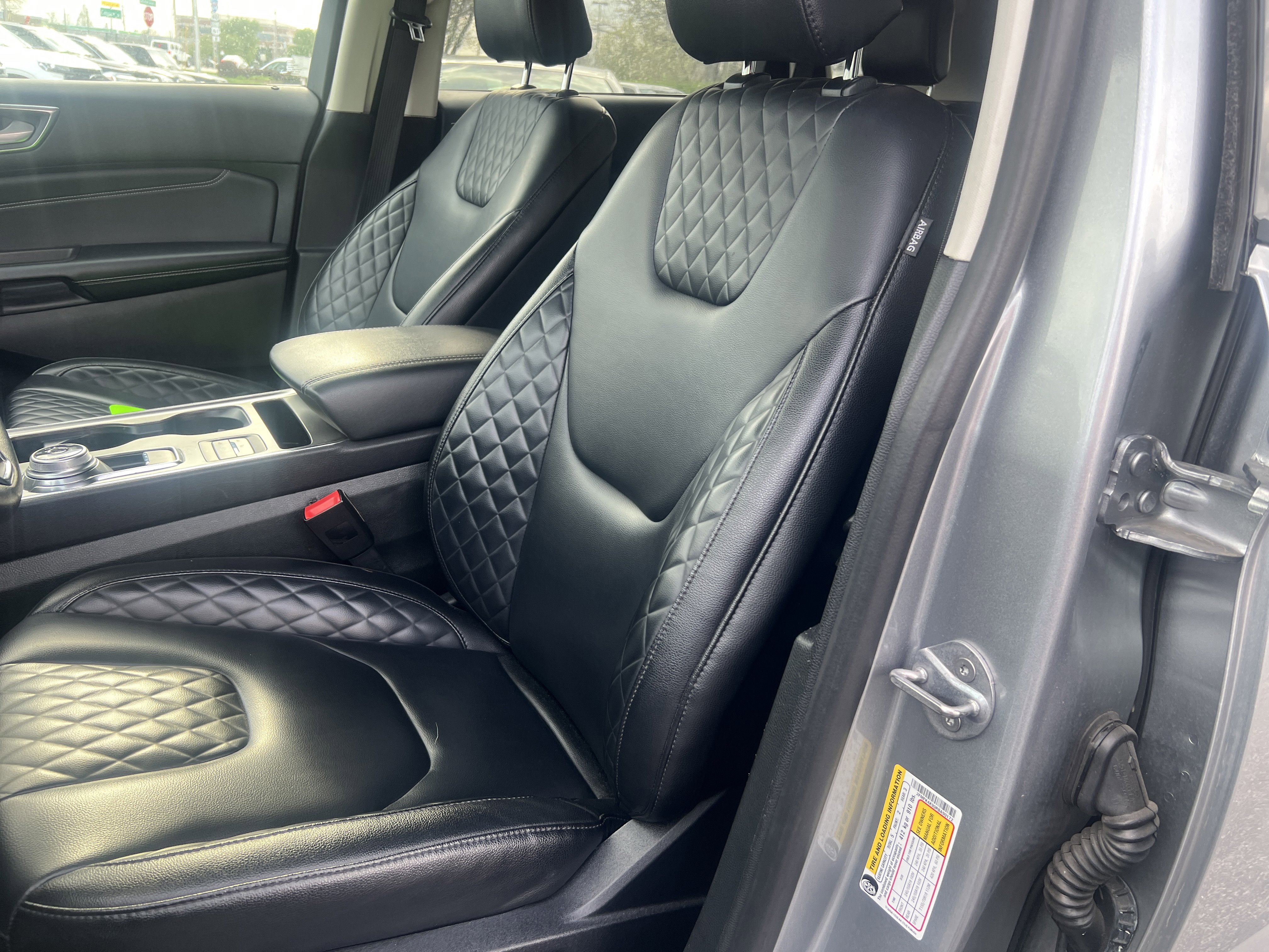 Used 2024 Ford Edge Titanium image 9