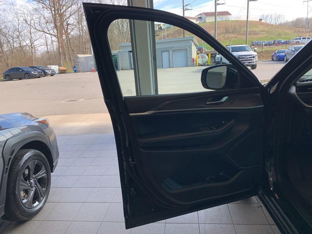 Used 2023 Jeep Grand Cherokee Limited image 10