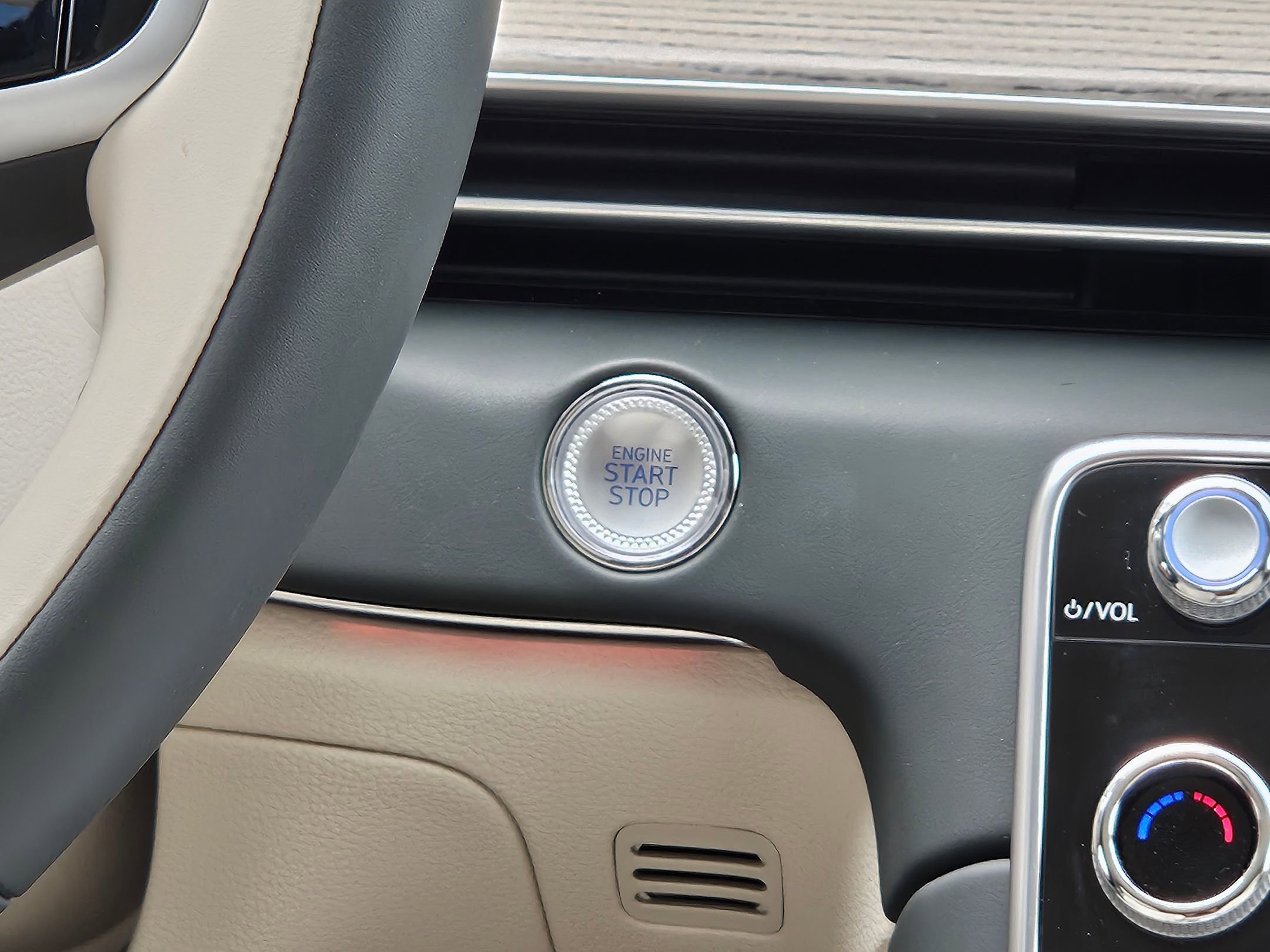 Used 2025 Genesis GV80 3.5T Prestige image 14