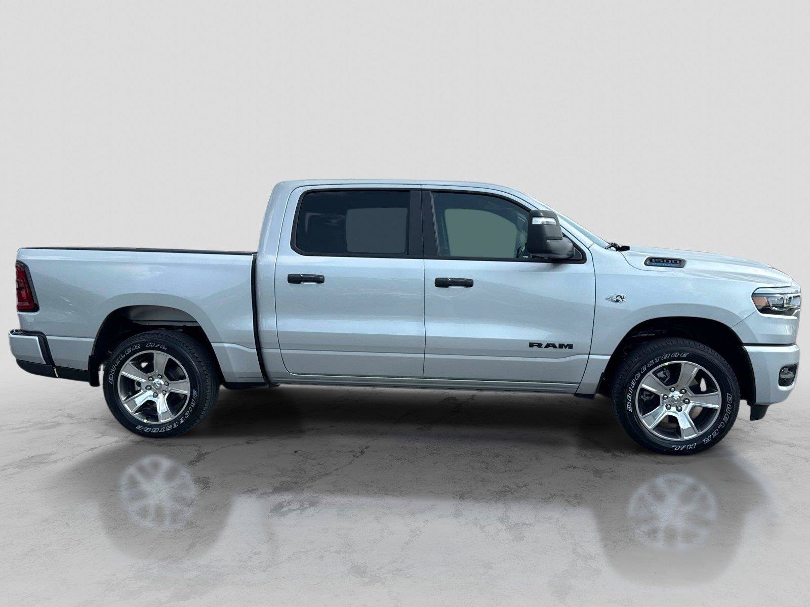 New 2026 RAM 1500 Express AWD/4WD image 4