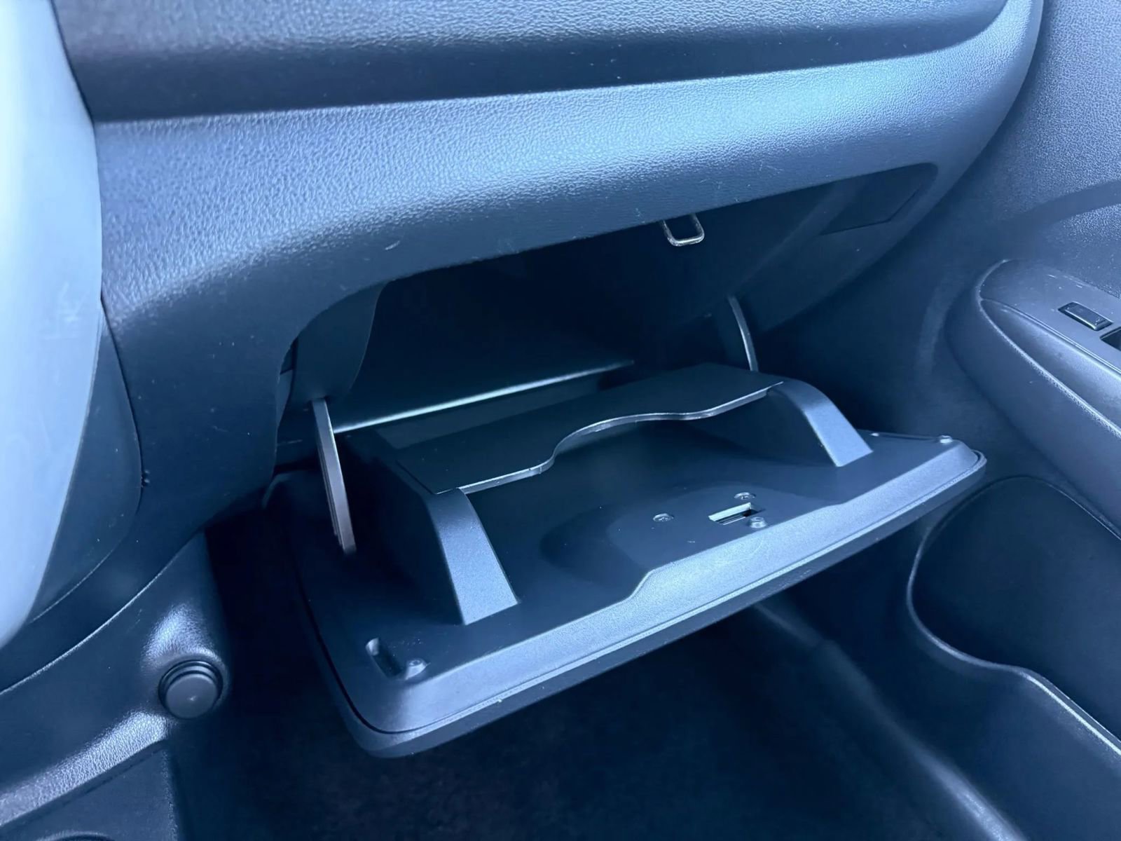 Used 2019 Nissan Versa SV image 14