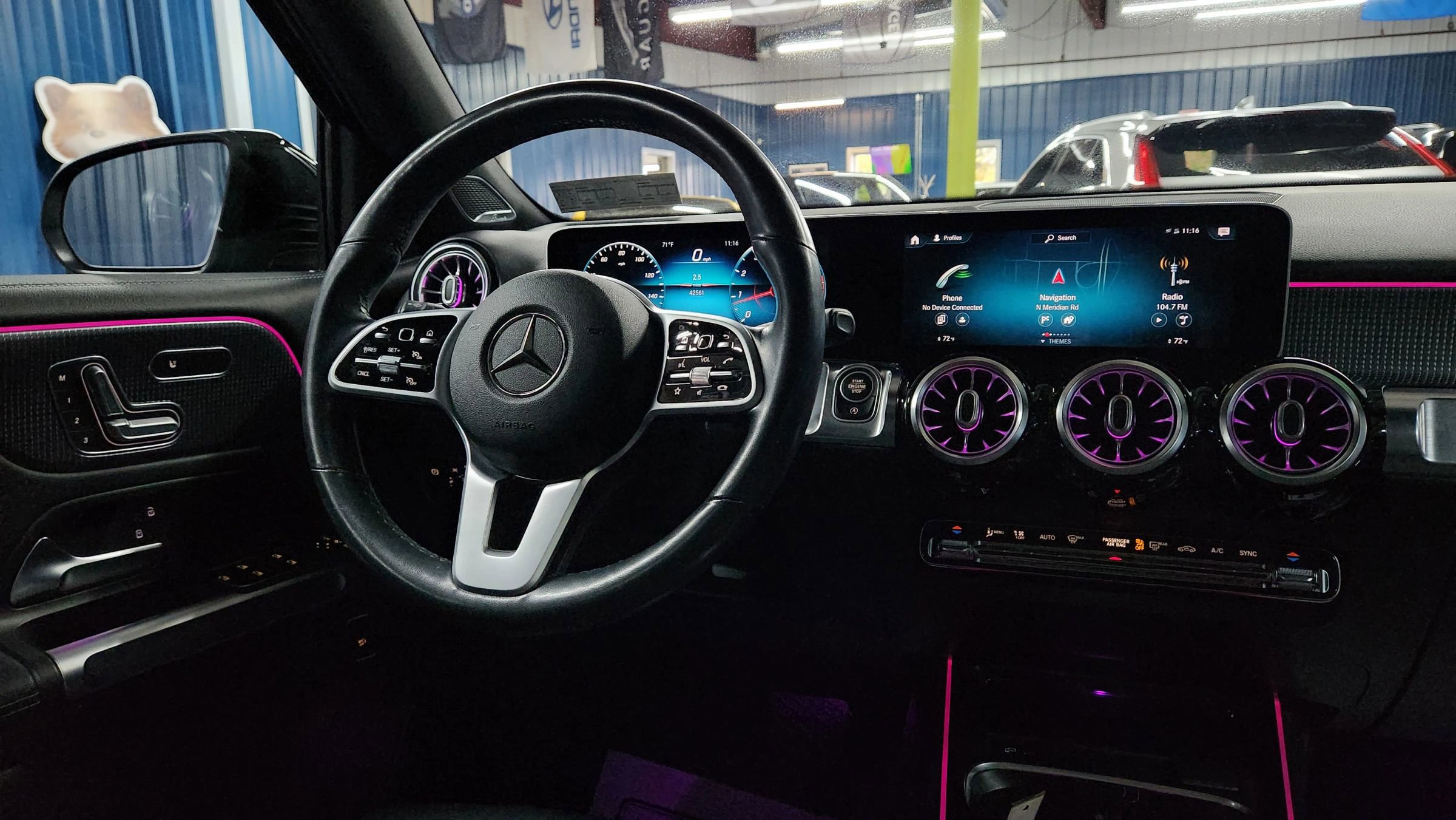 Used 2020 Mercedes-Benz GLB 250 4MATIC w/ Premium Package image 37