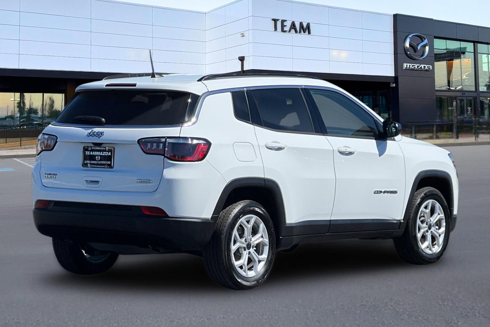 Used 2025 Jeep Compass Latitude image 4