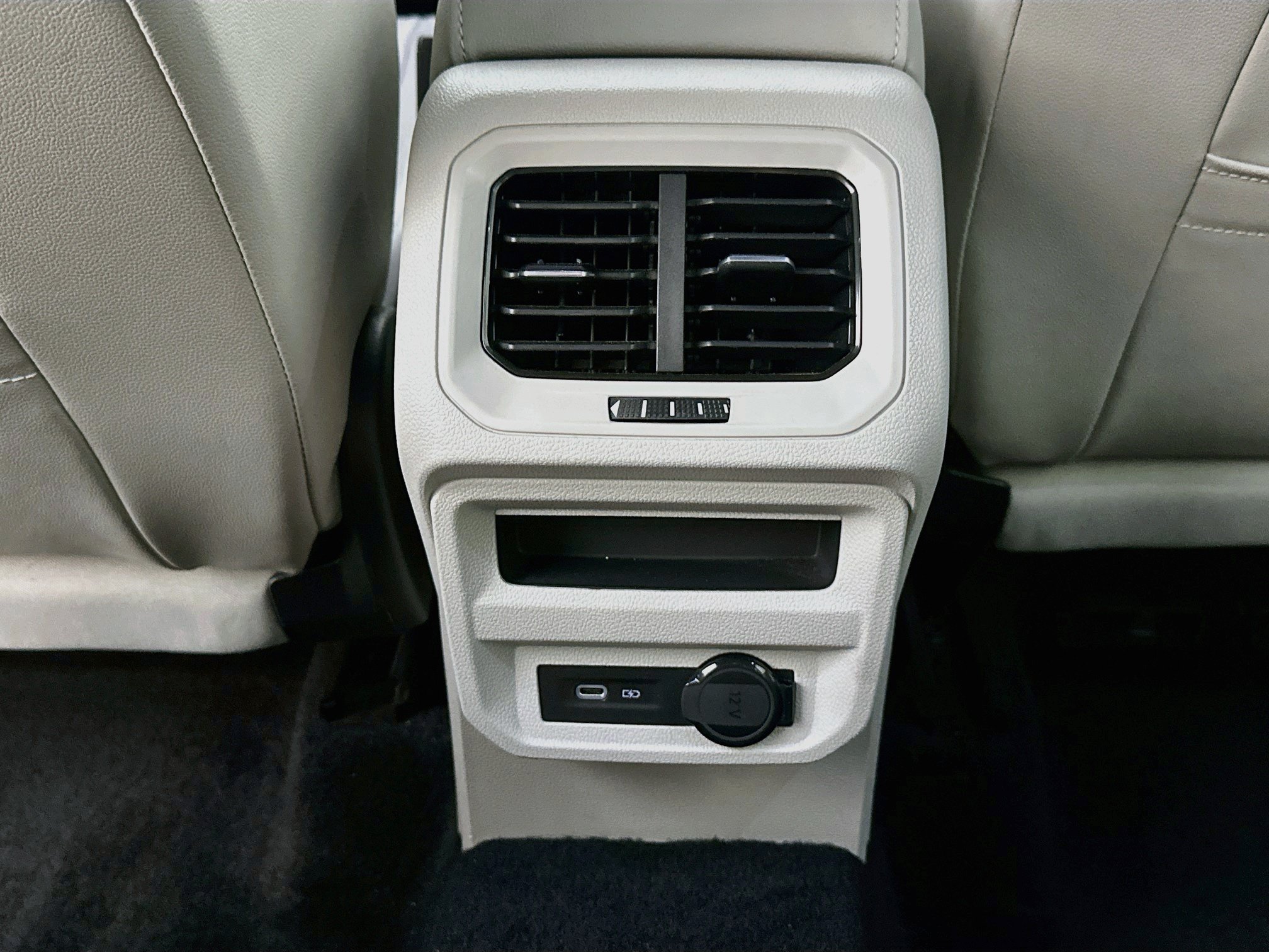 Used 2022 Volkswagen Tiguan SE R-Line FWD image 28