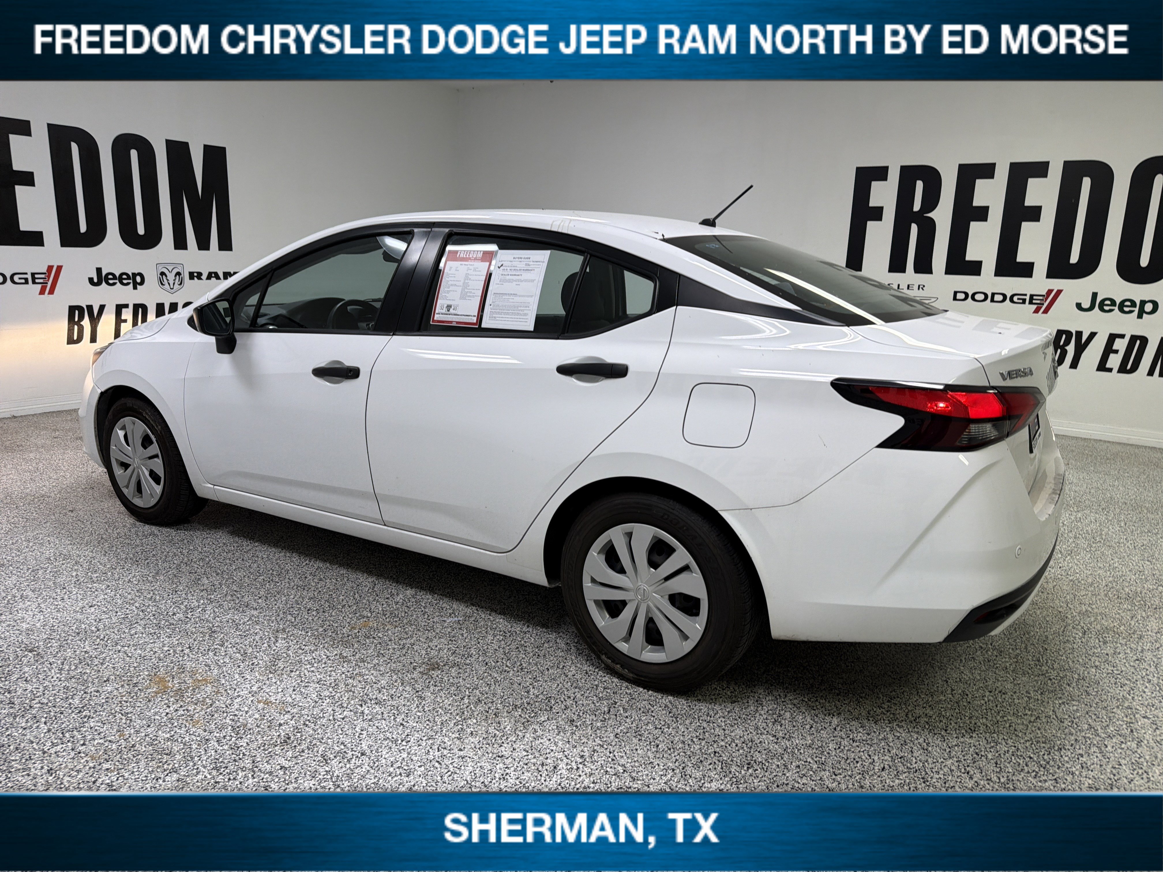 Used 2022 Nissan Versa S FWD image 7