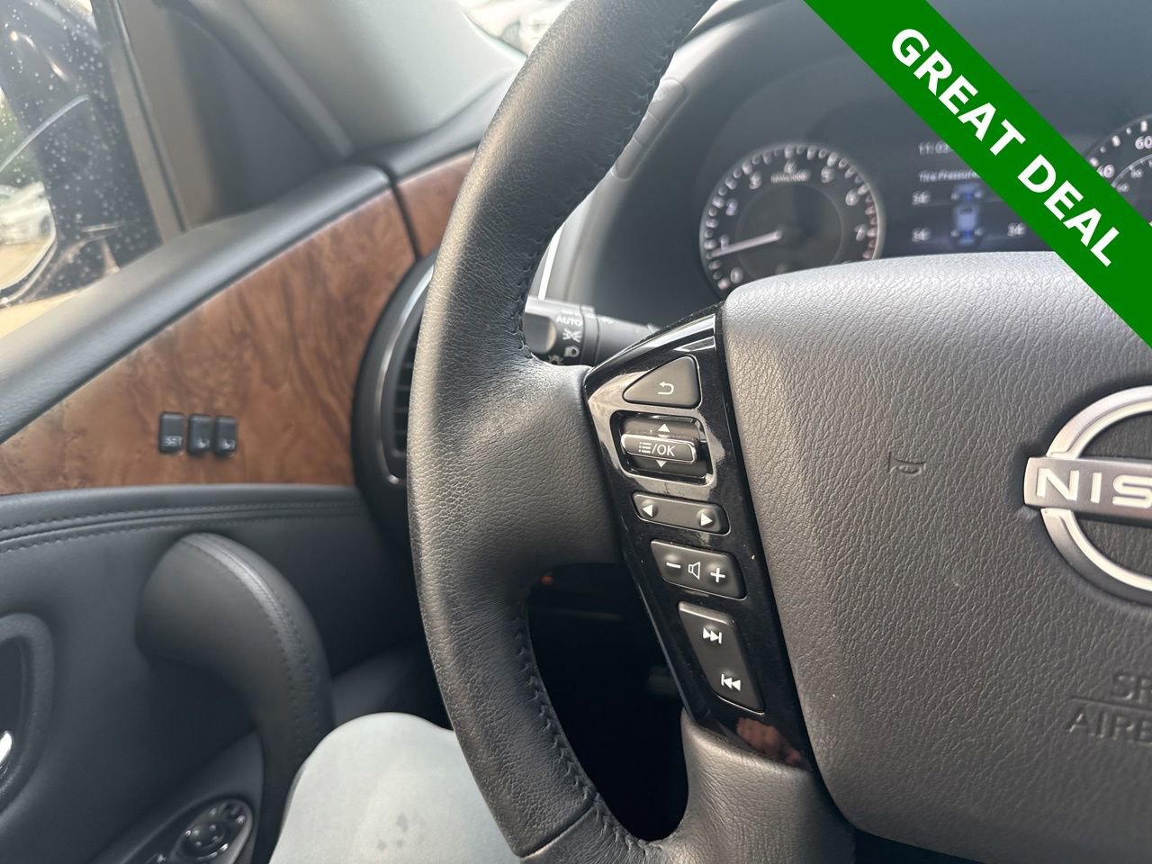 Used 2024 Nissan Armada SL w/ Captain's Chairs Package image 23