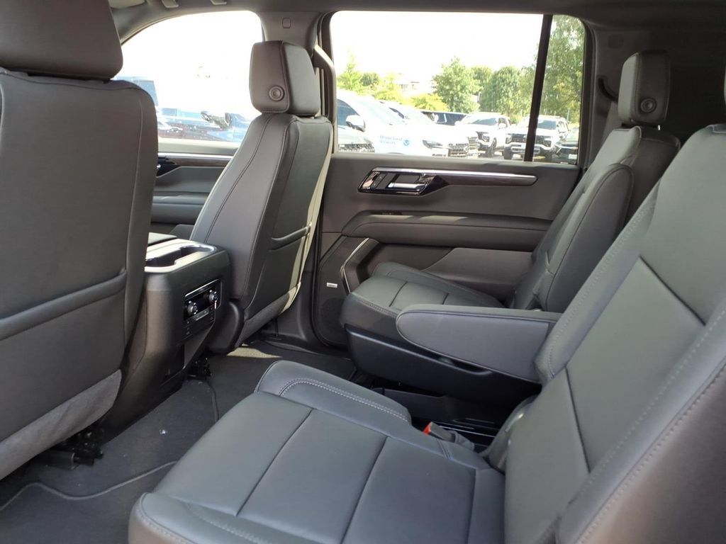 New 2026 Chevrolet Suburban Z71 w/ Comfort Package AWD/4WD image 17