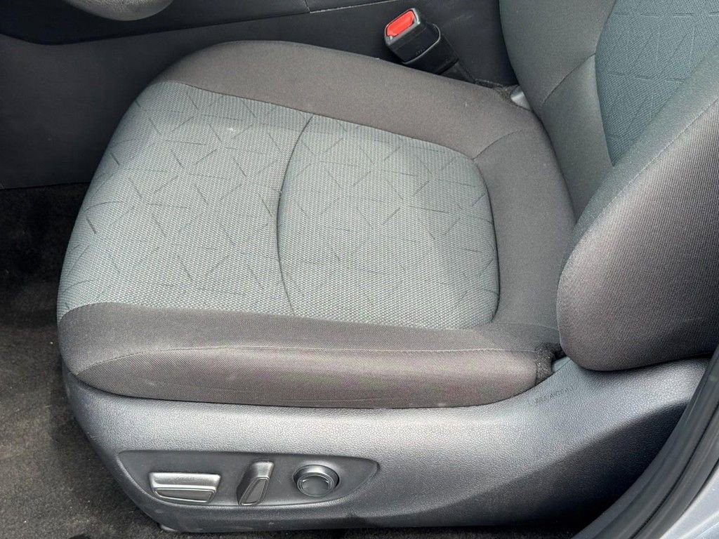 Used 2025 Toyota RAV4 XLE image 16