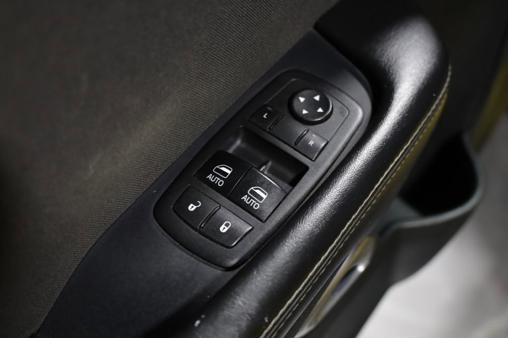 Used 2017 Dodge Challenger SXT image 11