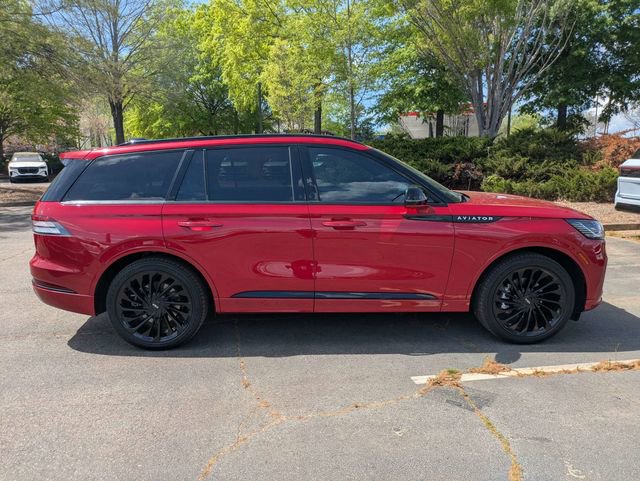 Used 2025 Lincoln Aviator Reserve w/ Jet Appearance Package image 3