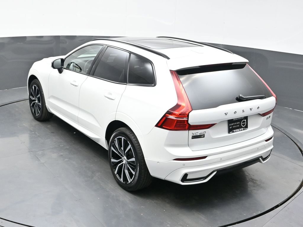 Used 2025 Volvo XC60 B5 Plus image 22