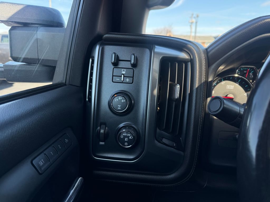 Used 2016 Chevrolet Silverado 2500 LTZ image 23