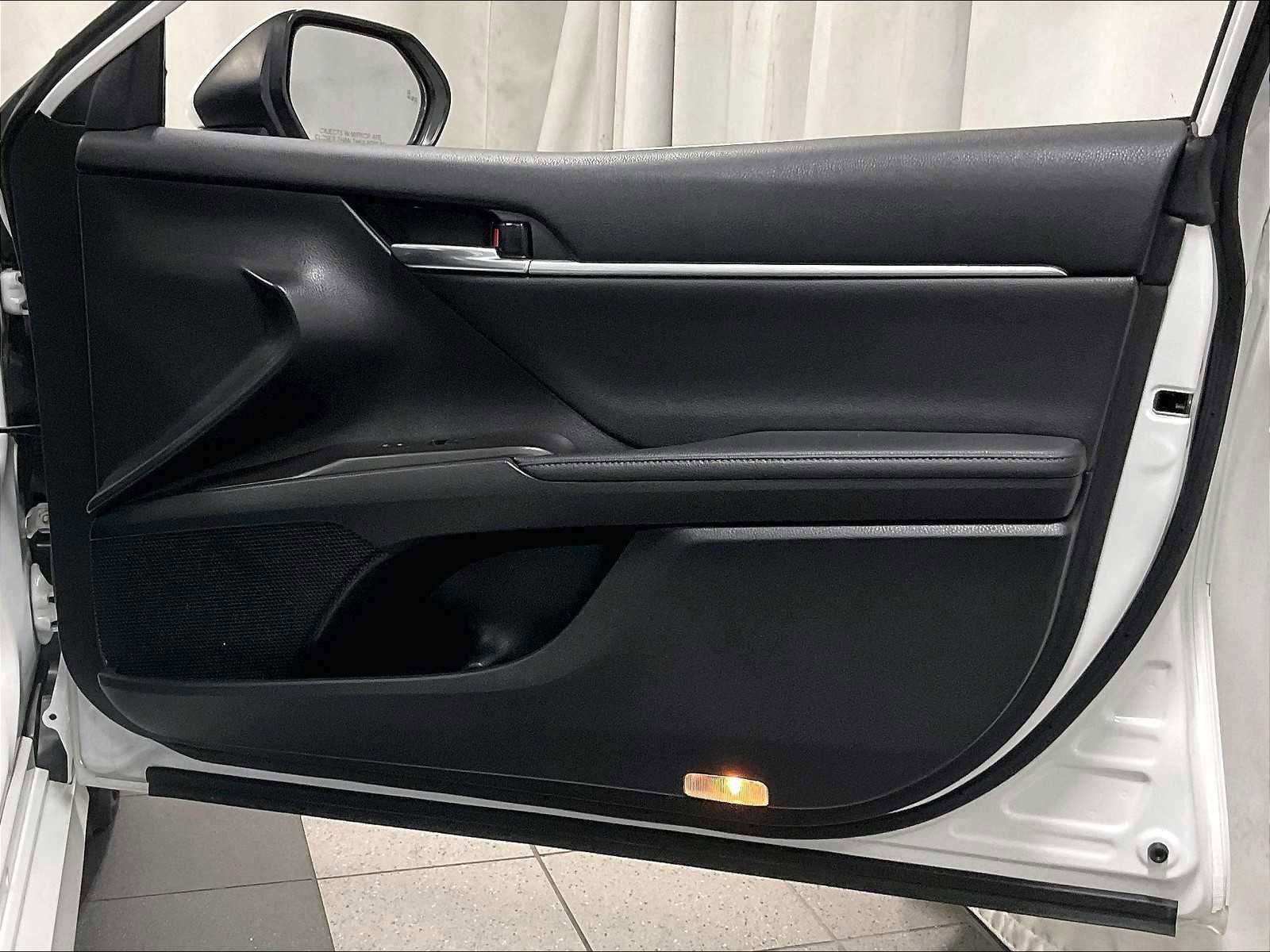 Used 2023 Toyota Camry XLE image 12