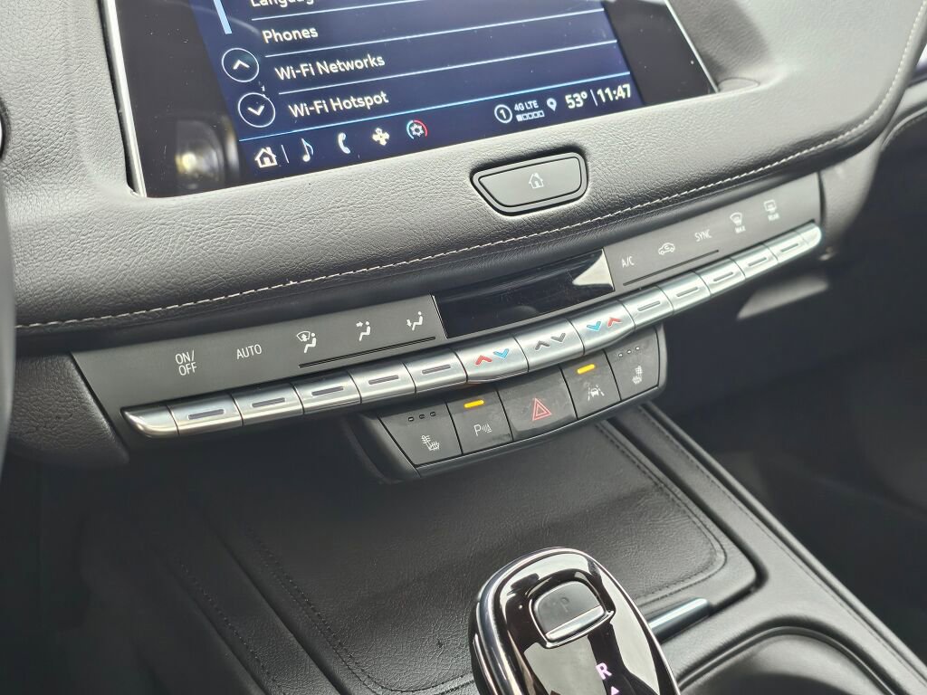 Certified 2023 Cadillac XT4 Luxury w/ Cold Weather Package image 35