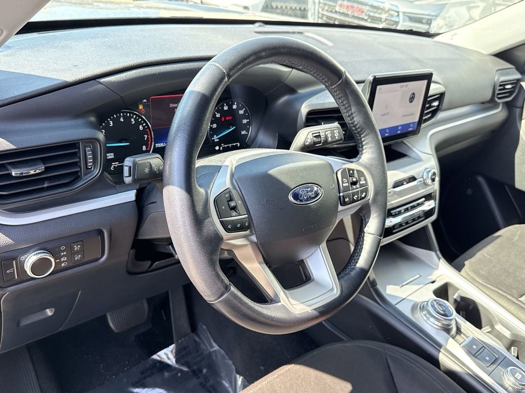 Used 2023 Ford Explorer XLT AWD/4WD image 16