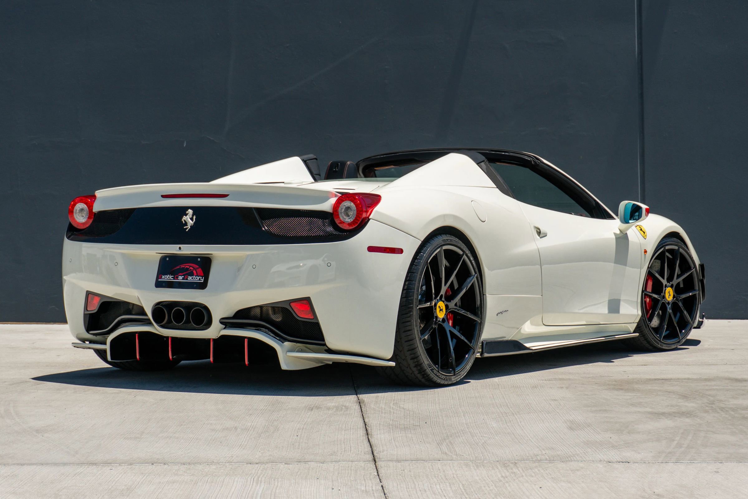 Used 2014 Ferrari 458 Spider RWD image 8