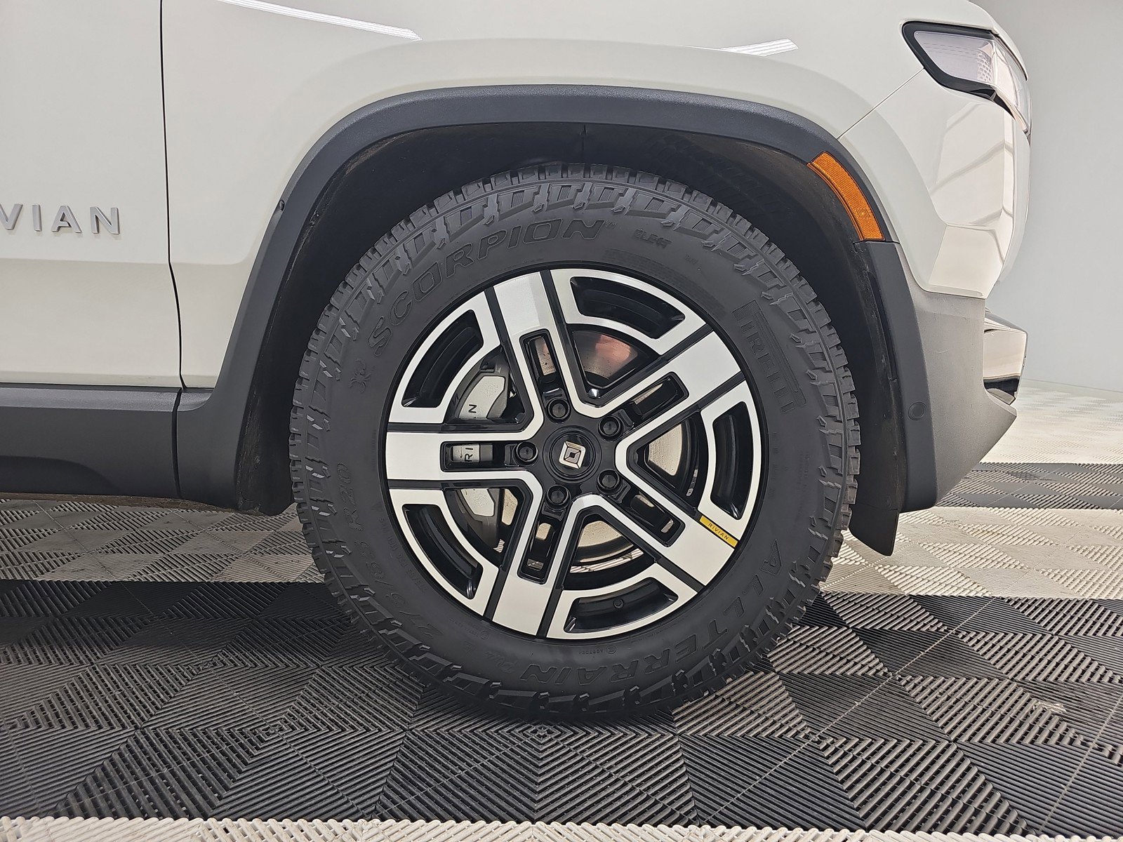 Used 2023 Rivian R1T Adventure image 11