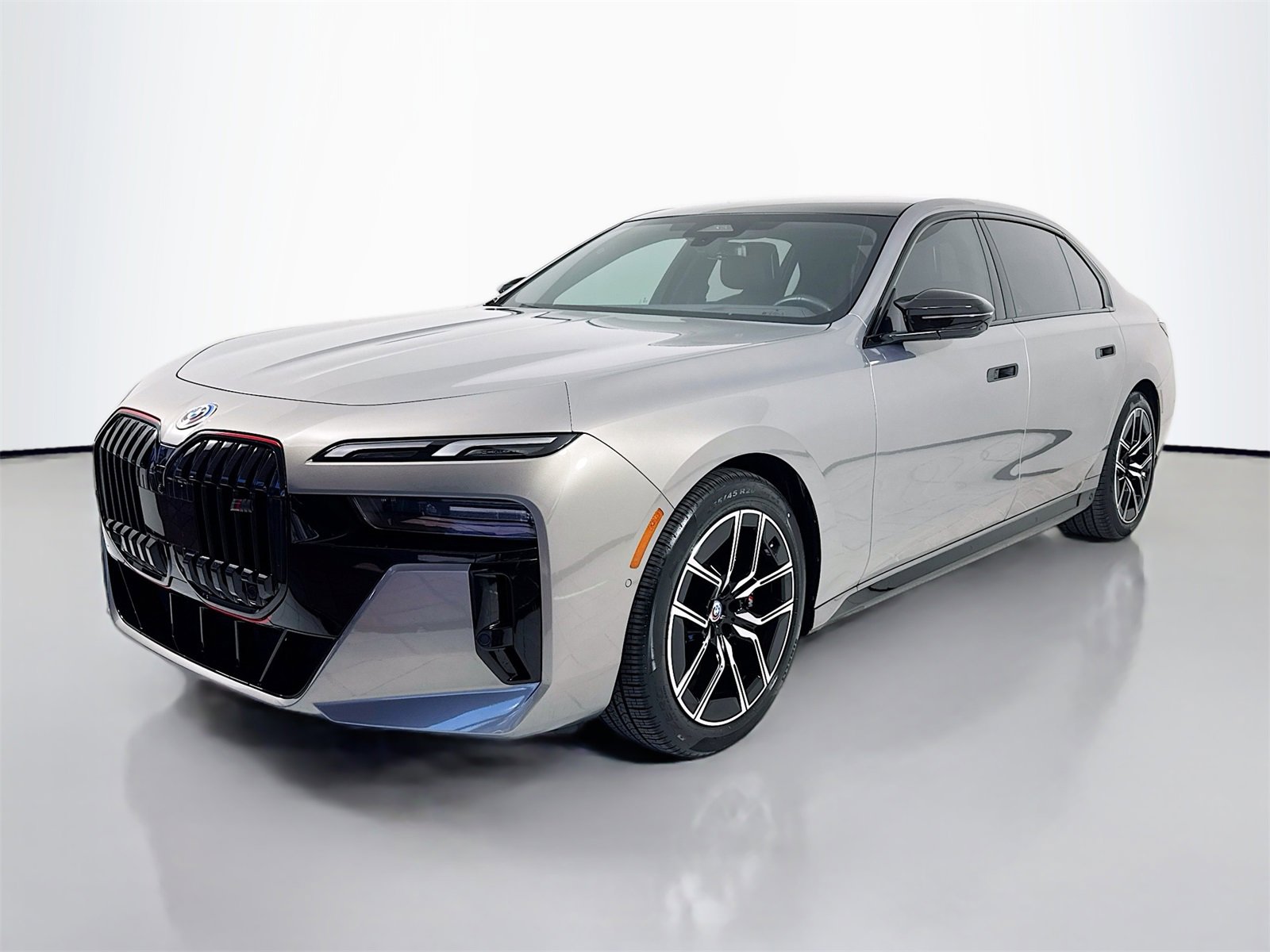 Used 2023 BMW 760i xDrive w/ Luxury Rear Seating Package image 3