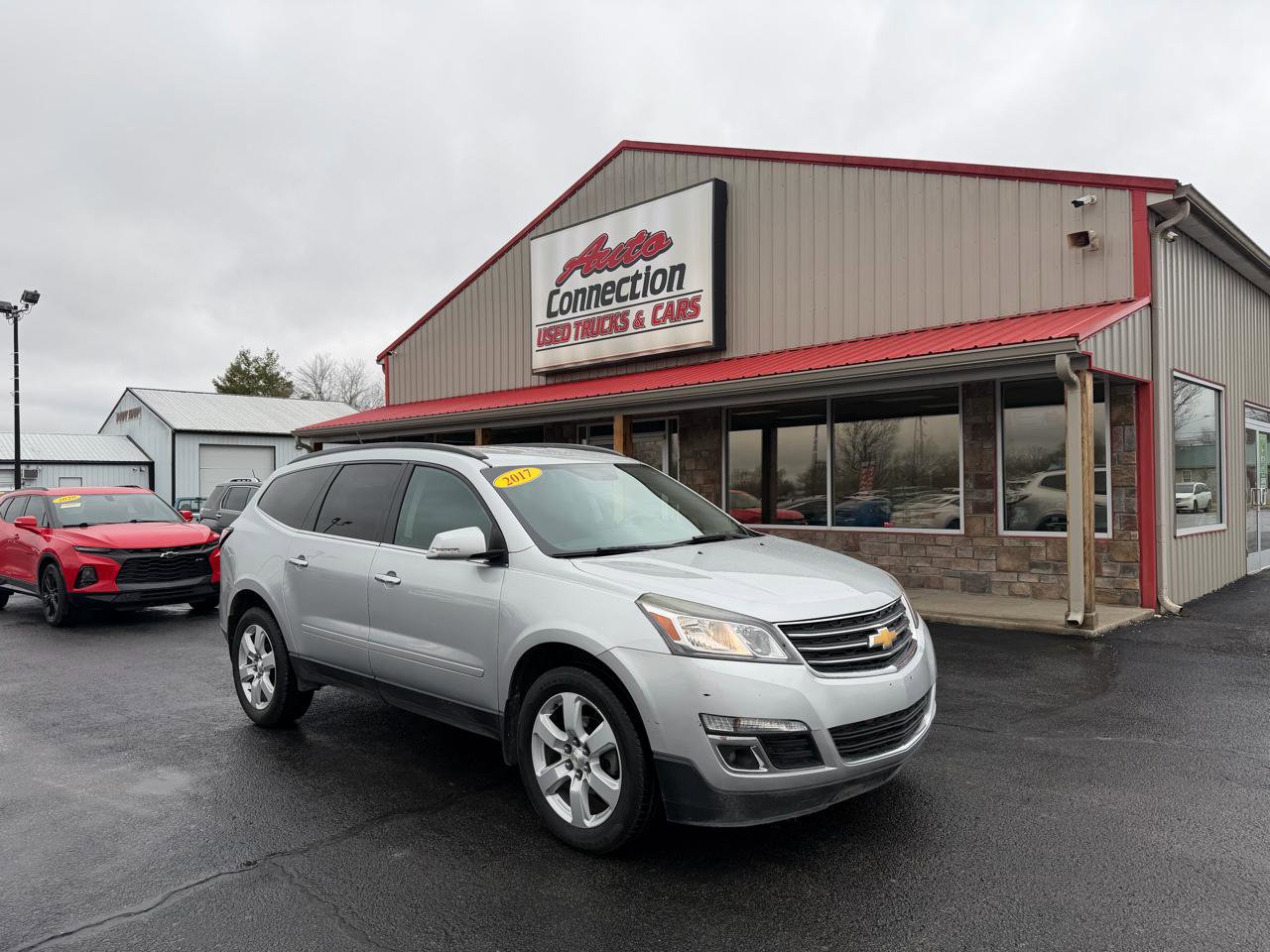 Used 2017 Chevrolet Traverse LT w/ Style and Technology Package image 1