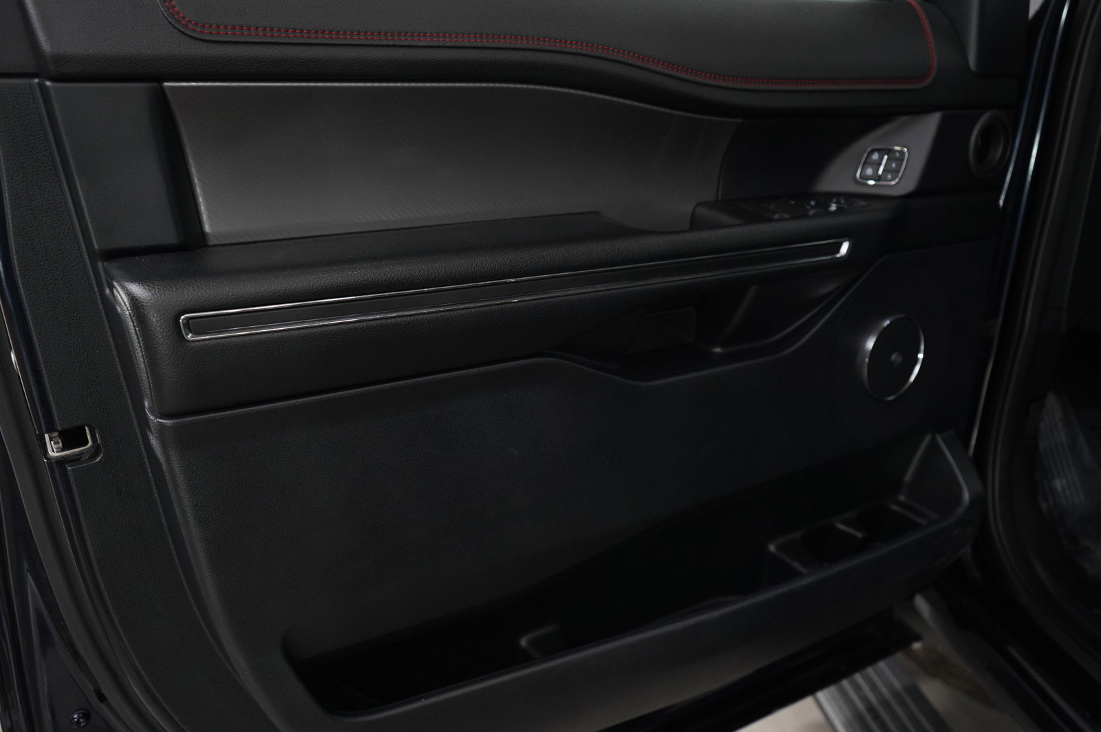 Used 2021 Ford Expedition Limited w/ Equipment Group 303A image 28