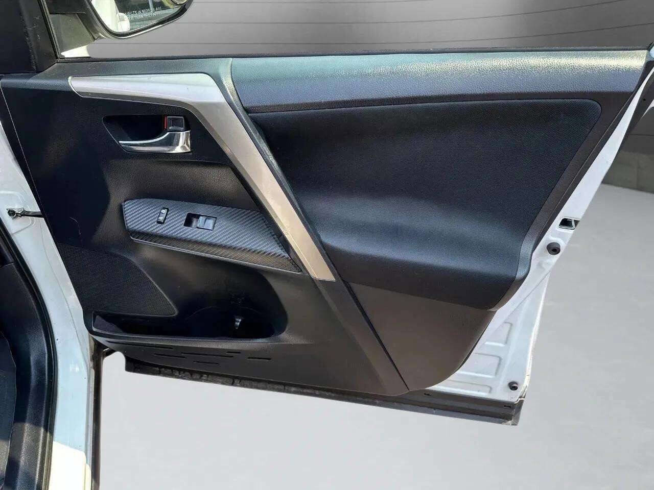 Used 2015 Toyota RAV4 XLE image 14