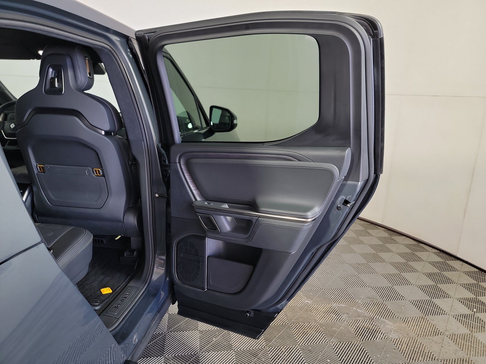 Used 2024 Rivian R1T Adventure AWD/4WD image 19