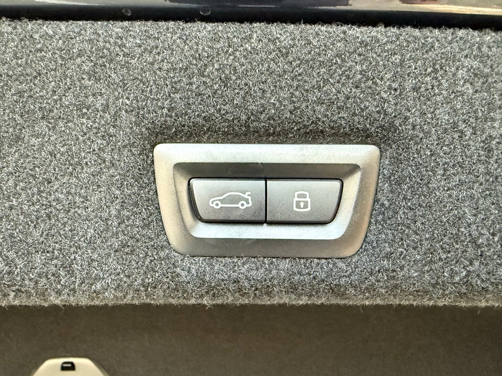 Used 2025 BMW 760i xDrive image 18