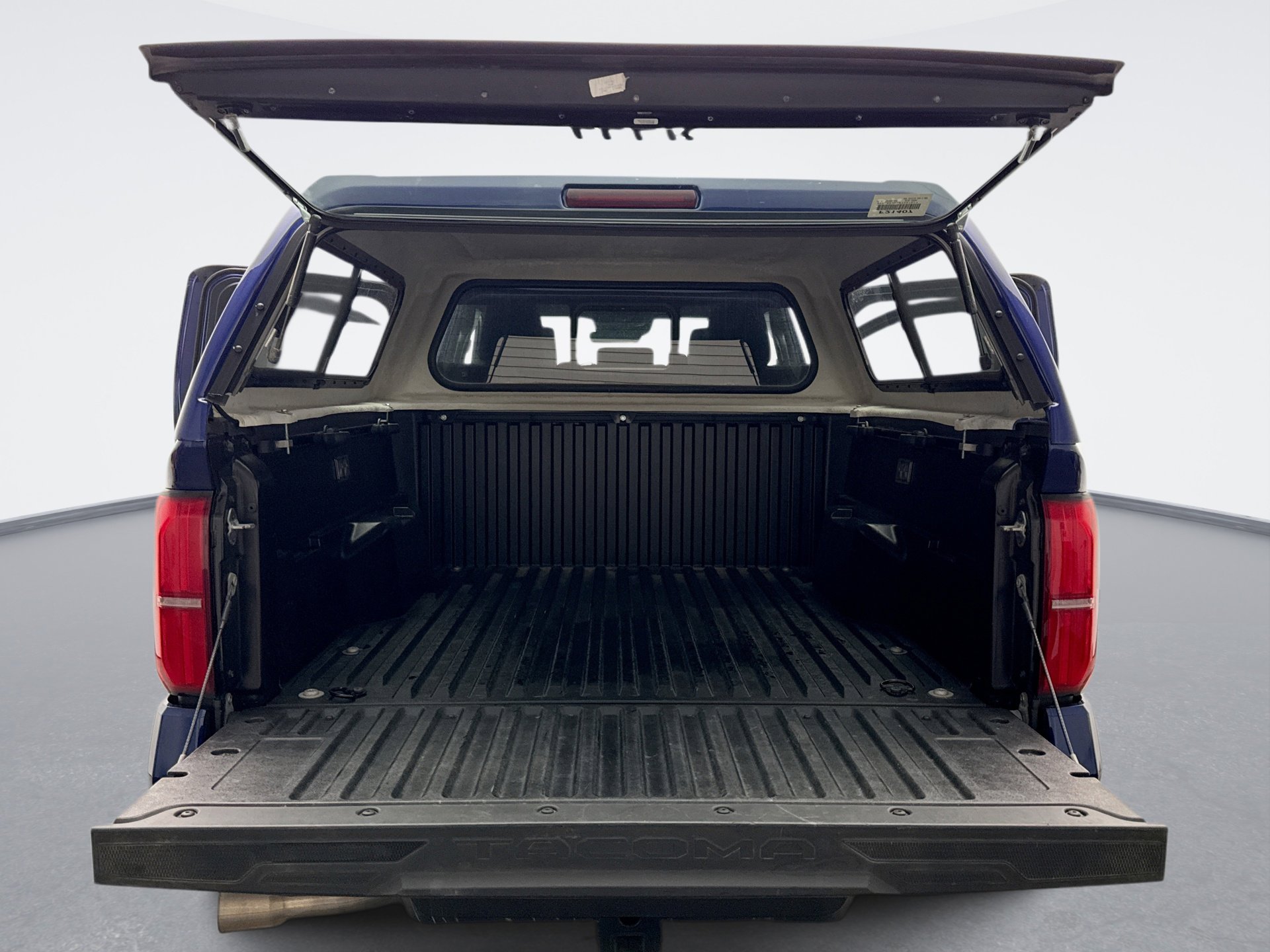 Used 2024 Toyota Tacoma SR5 AWD/4WD image 19