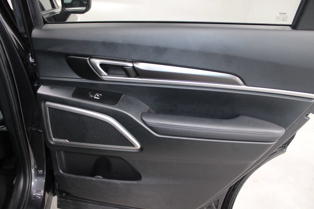 Used 2025 Kia Telluride S FWD image 28